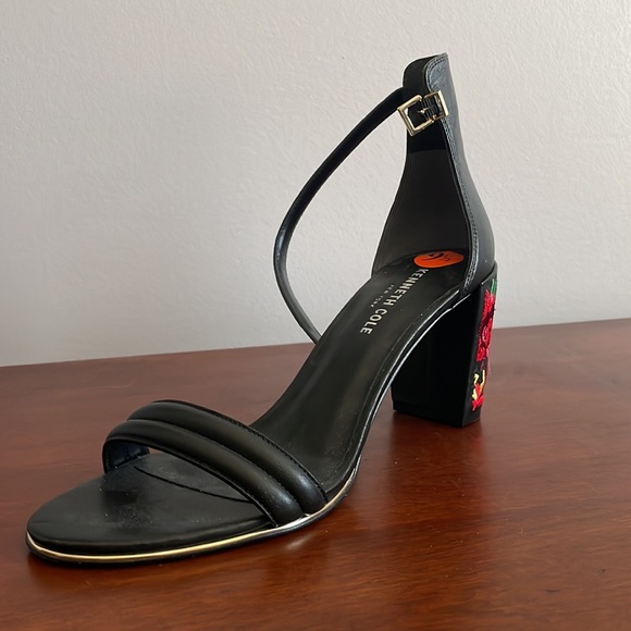 NWOT Kenneth Cole strapped chunky heels - Picture 2 of 4